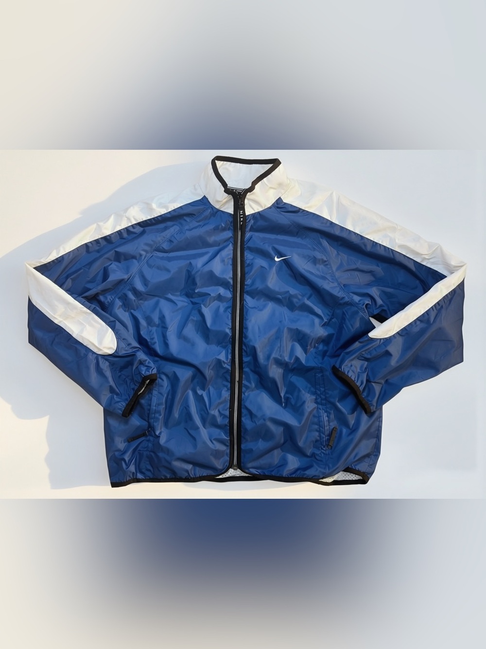 Vintage Nike Y2K Blue & White Windbreaker Jacket | Retro Sporty Streetwear M